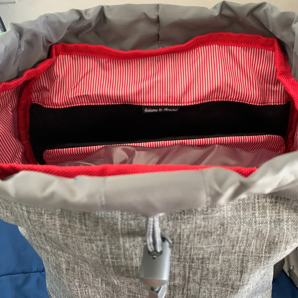 SOLD-Herschel Backpack 🎒 - Picture 9 of 16